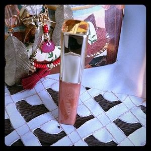 Lip shimmer